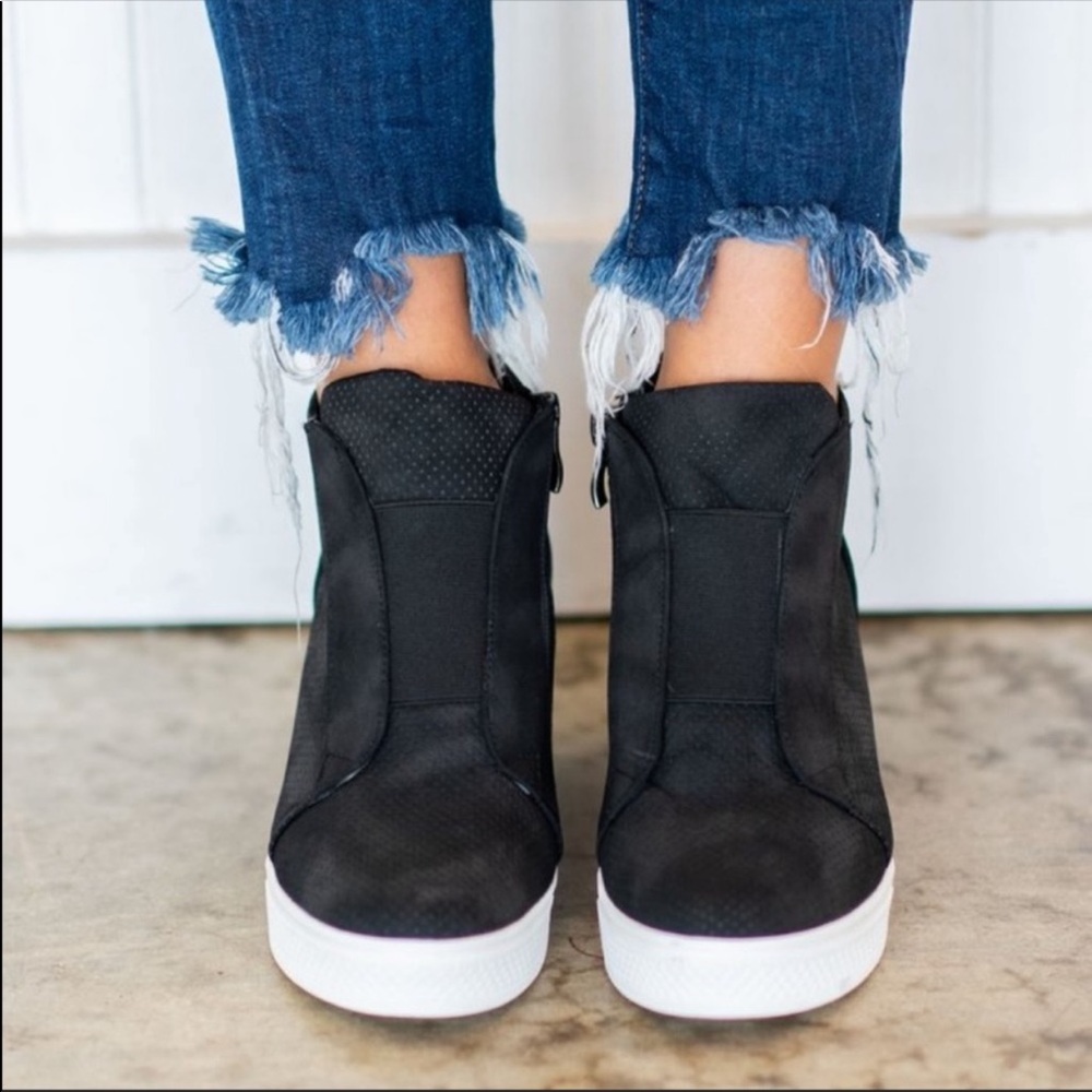 ❗️LAST 1❗️THE WAIT IS OVER!!! BLACK WEDGE SNEAKER - Picture 5 of 8